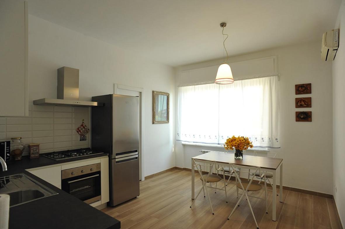 Ferienwohnung La Casa Di Enri E Nina Lerici Exterior foto